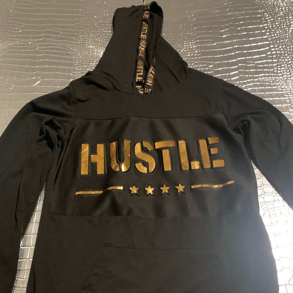 Boys “Hustle” Black/Gold 3D Hoodie with front pockets  Size 10/12